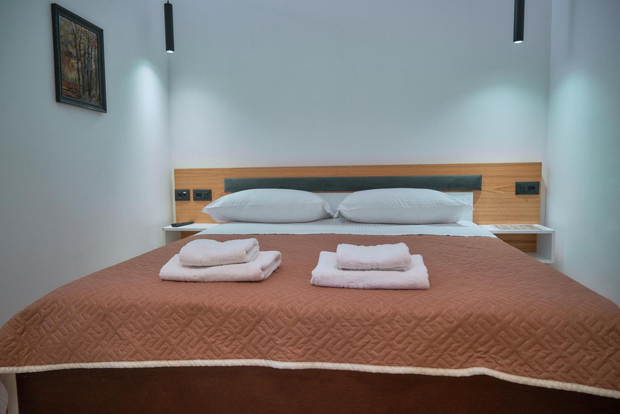 Kalpazo Inn Тирана Экстерьер фото