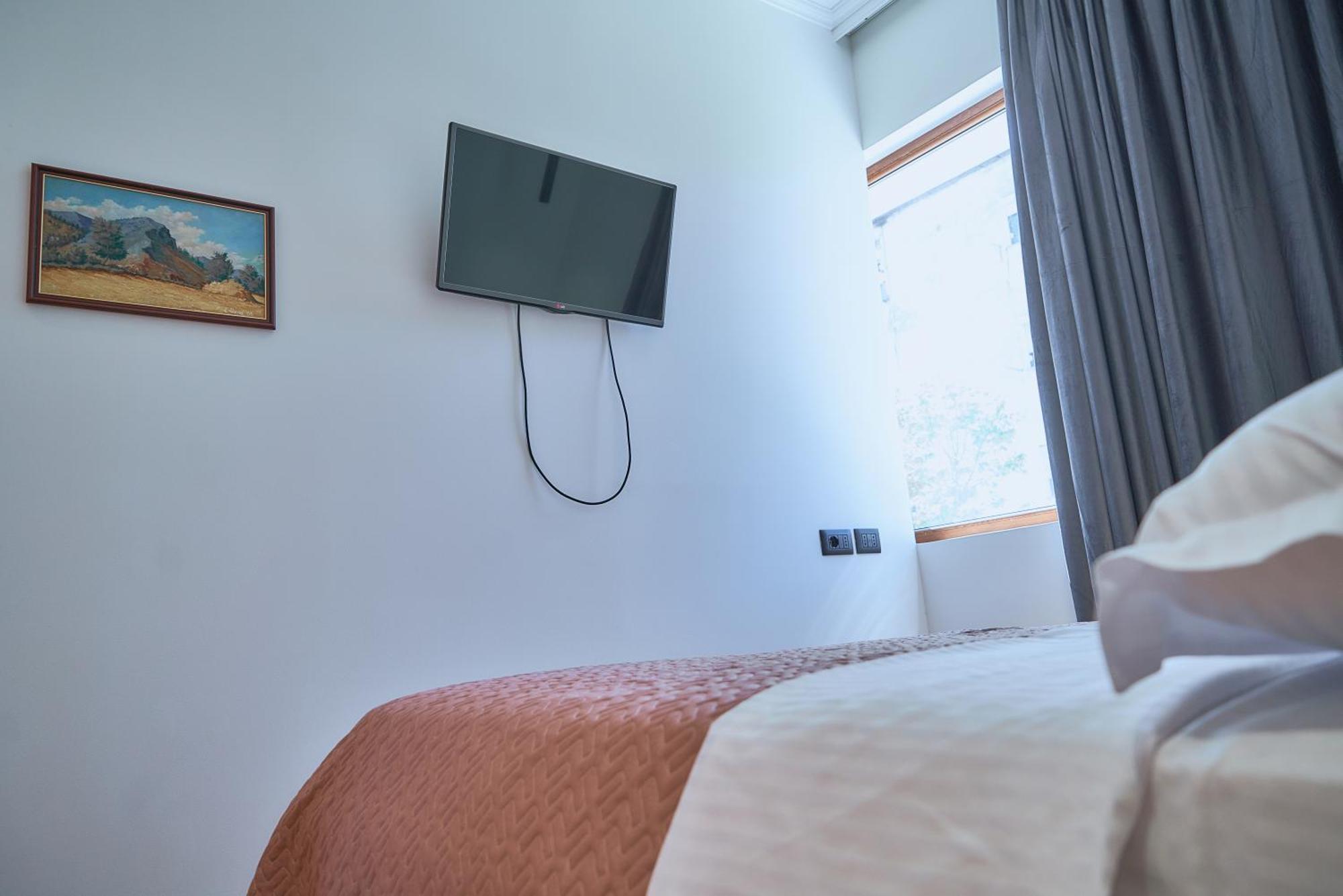 Kalpazo Inn Тирана Экстерьер фото